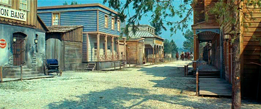  Улица =ковбойского= городка в фильме =Пираты с Миссисипи=  